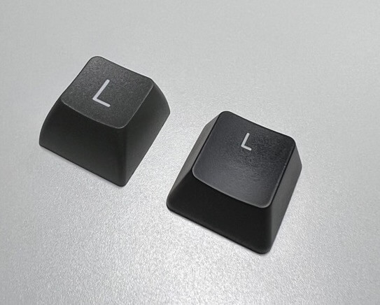 左がEpomaker TH80 SEのキーキャップ、右がVissles V84のキーキャップです。